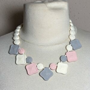 Vintage Avon 1988 Pastel Textured Plastic Beaded Necklace Geometric